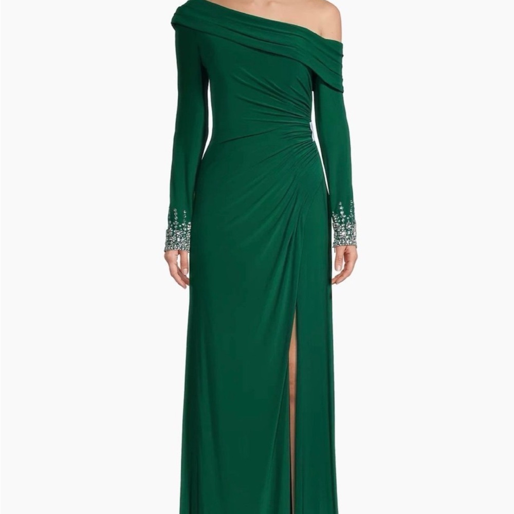 Mac Duggal, Beaded Drop Shoulder Gown,Size 8. New Never worn but tags removed